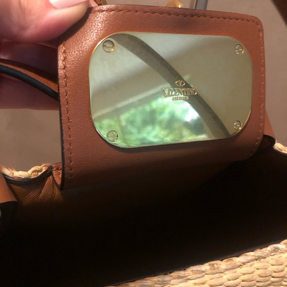 $3800 VALENTINO GARAVANI limited edition V logo Escape raffia tote - Picture 9 of 9